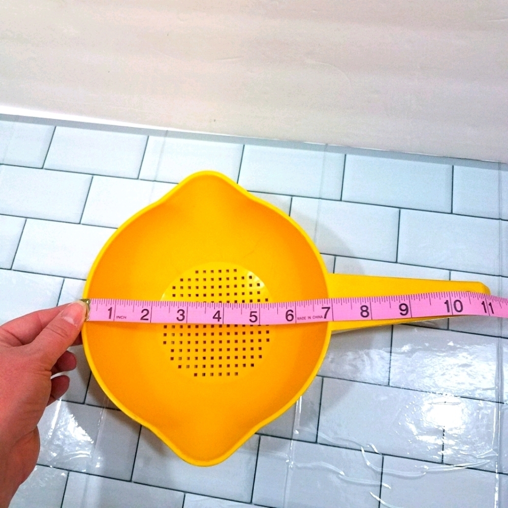 Tupperware Colander - Picture 2 of 11